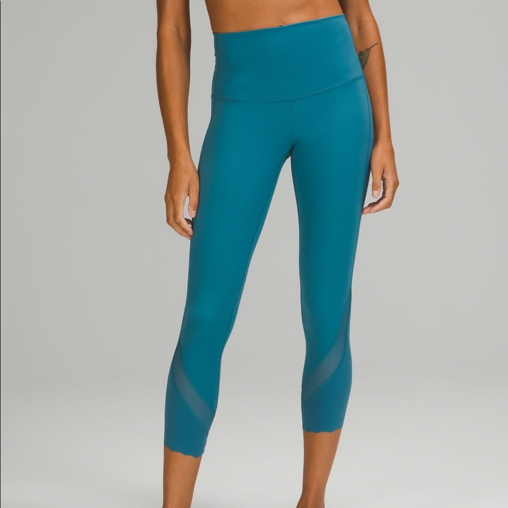 NWOT Lululemon Wunder Under Scalloped Hem Crop 23" 
Roll Down